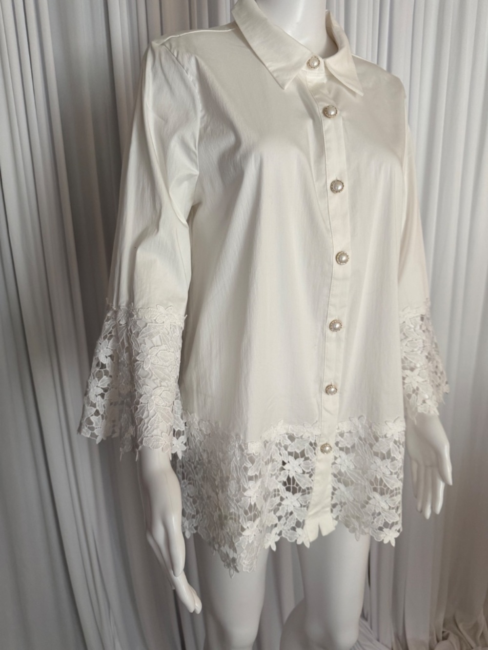 Colleen Lopez White Lace Trim Button Front Blouse L NWOT - Picture 3 of 16